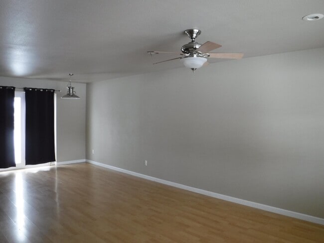 Building Photo - 441 Country Club Ln