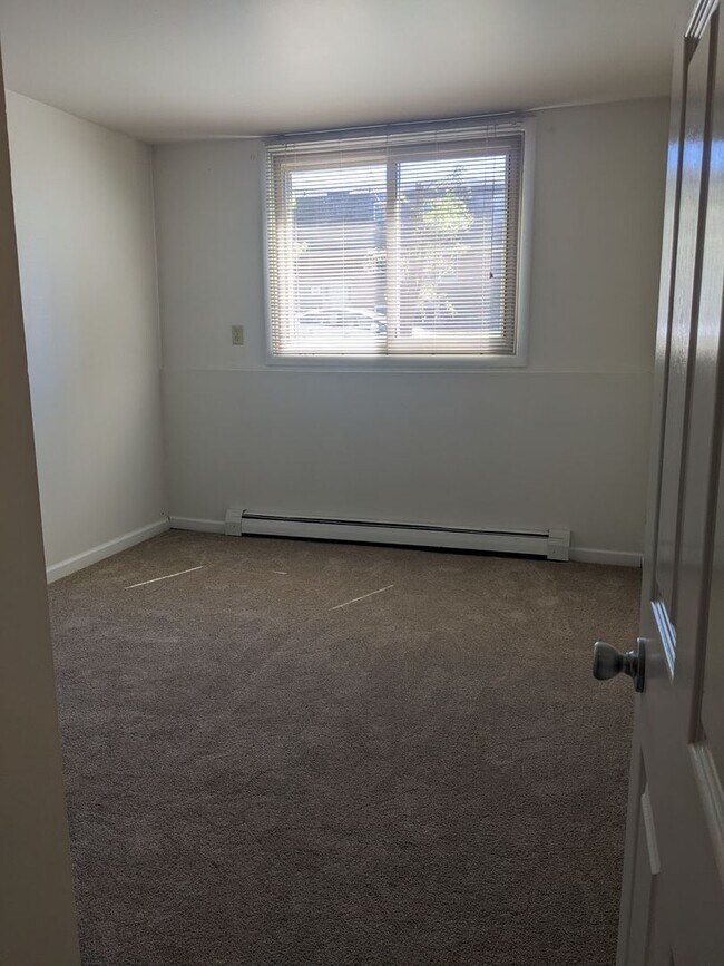 Building Photo - AUGUST RENT SPECIAL