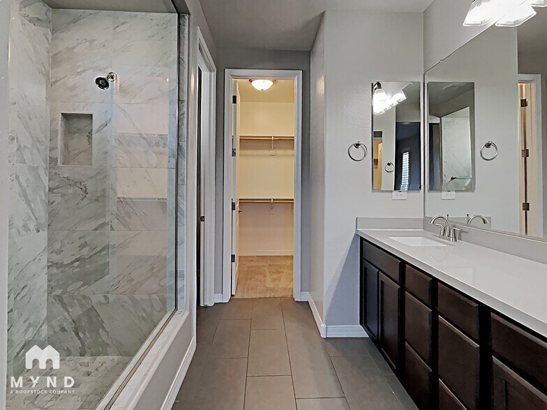 Building Photo - 10106 E Tamery Ave