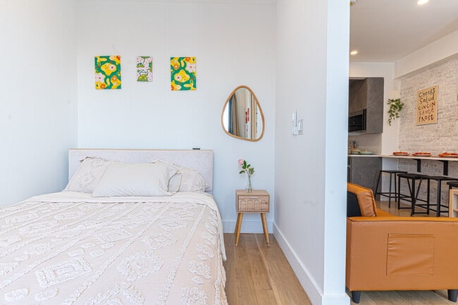 Building Photo - 242 Schaefer St