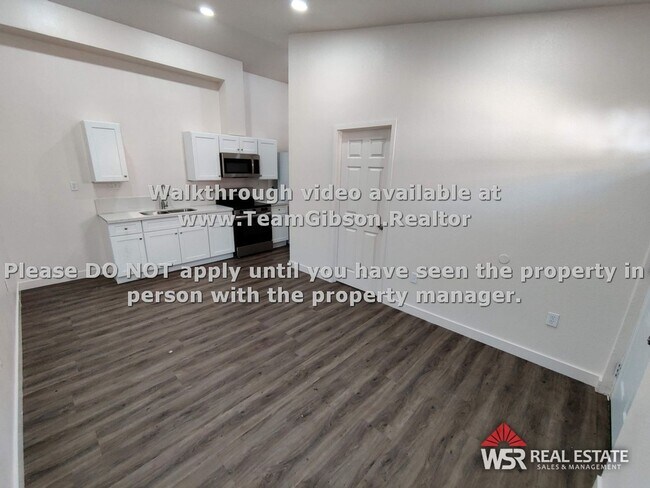 Building Photo - 1960 Summertree Dr