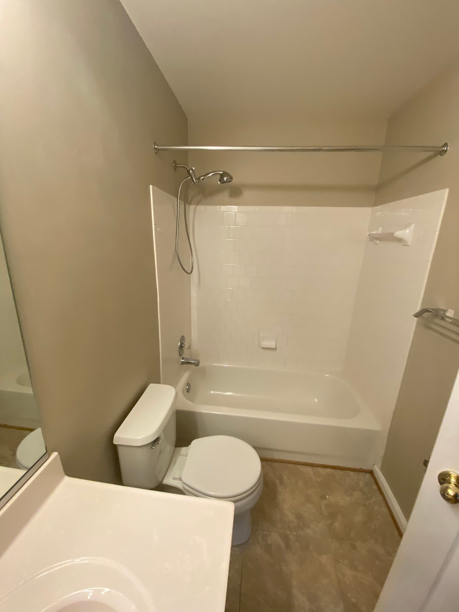 Building Photo - 5830 Shady Oak Ln