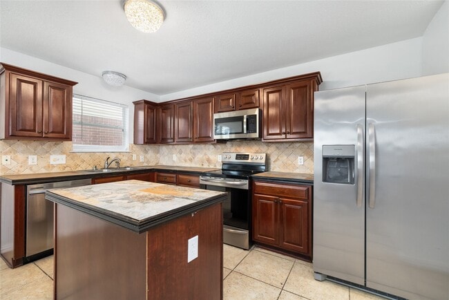 Building Photo - 2042 Mickle Creek Dr