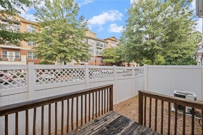 Building Photo - 1821 Willow Branch Ln