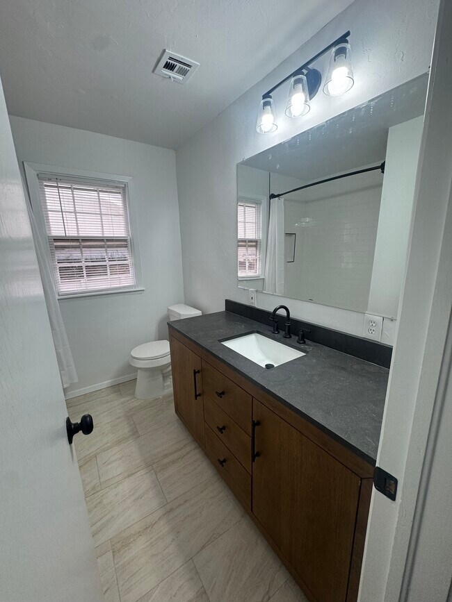 Building Photo - 417 SW 24th St