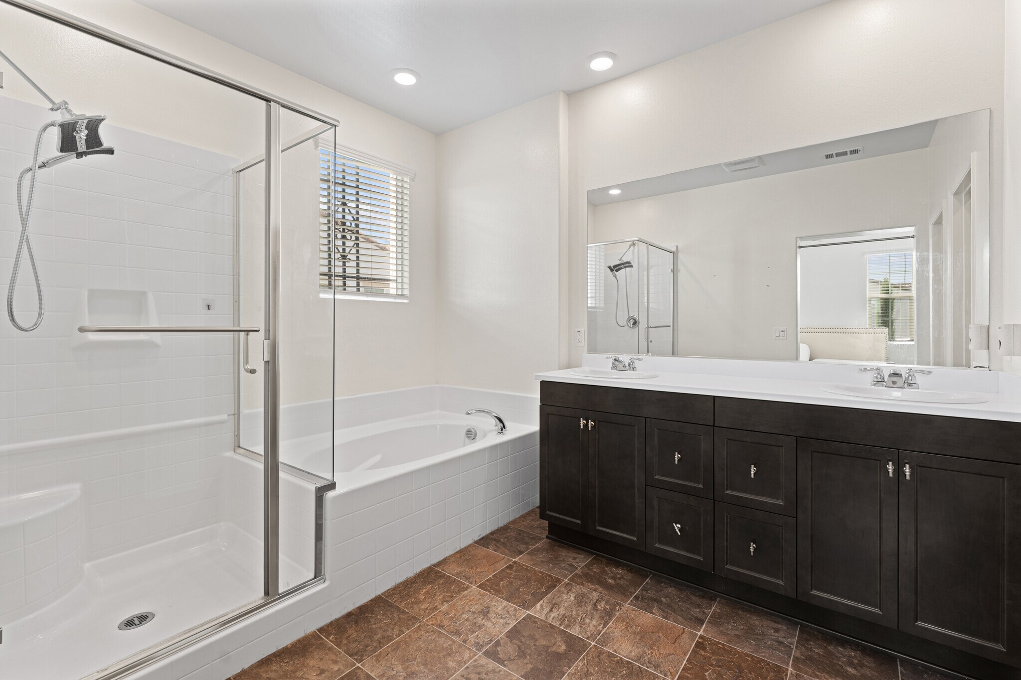 Building Photo - 30324 Town Square Dr