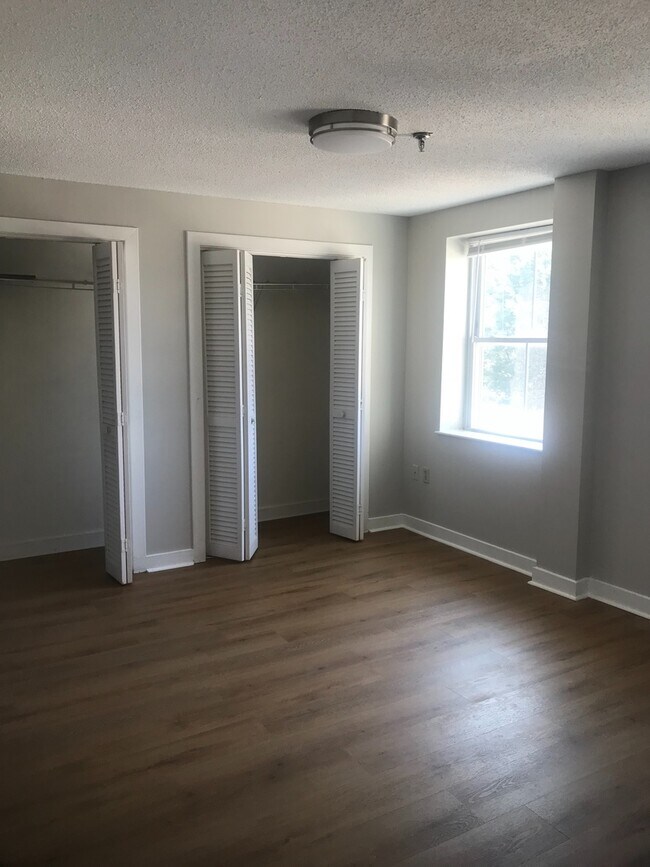 Building Photo - 315 N Spruce St