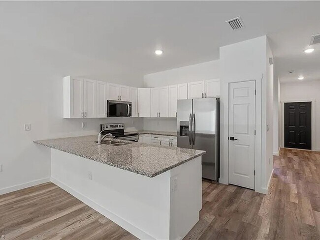 Building Photo - Charming 3BR House in Lehigh Acres