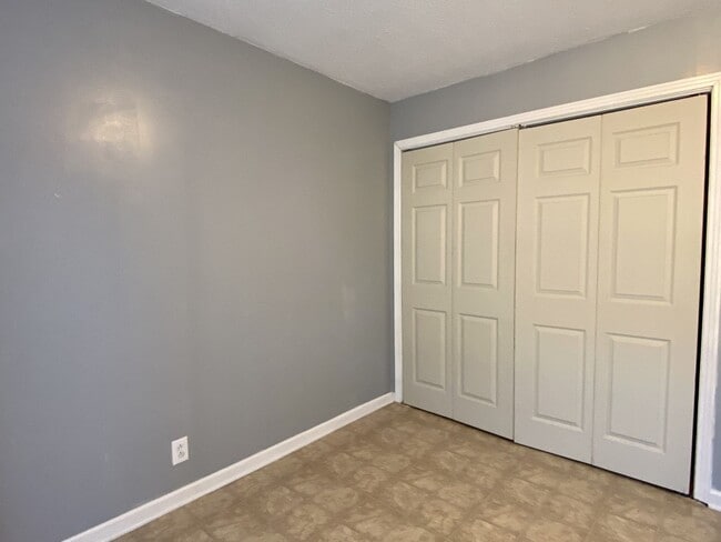 Building Photo - Walk to APSU!! 2 Bed/1.5 Bath! No carpet on main level!