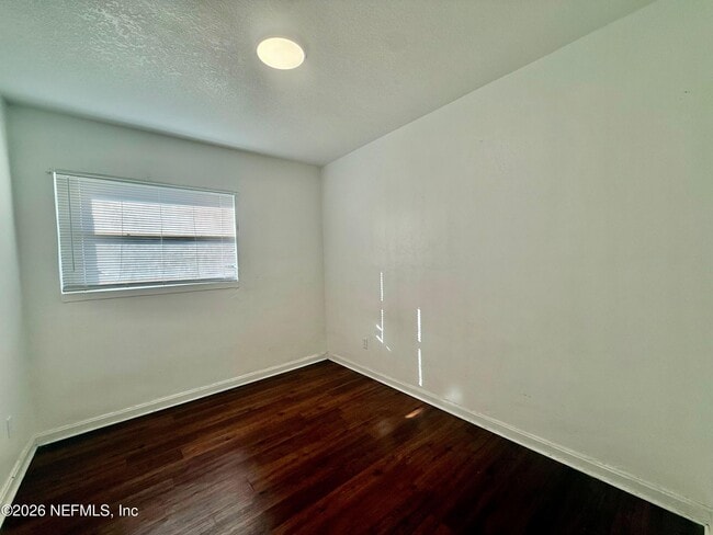 Building Photo - 7118 Pellias Rd
