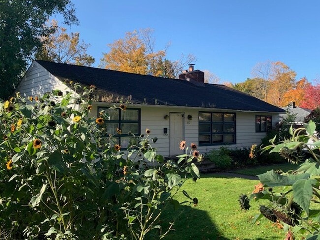 Primary Photo - Duluth MN - 6 Bed - 2 Bath - Single Family Home