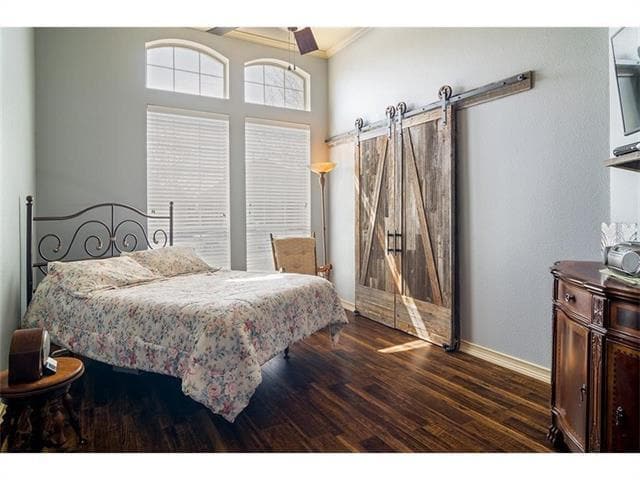 Building Photo - 2617 Independence Dr