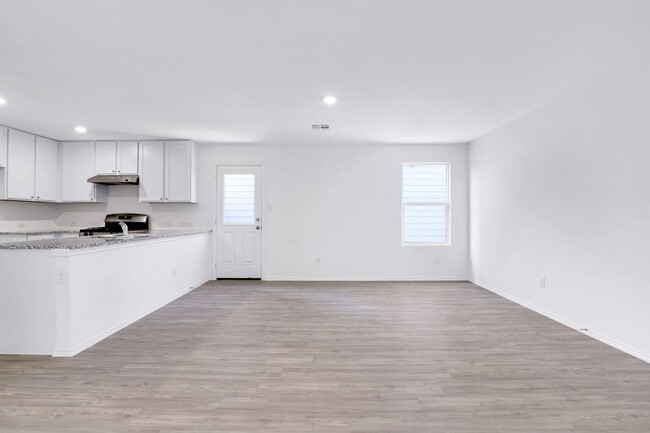 Building Photo - ***APPLICATION CURRENTLY UNDER REVIEW***MO...