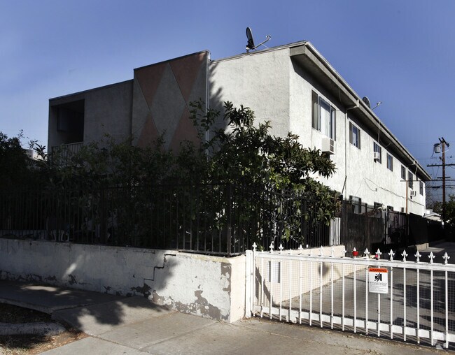 Primary Photo - 6650 Beck Ave