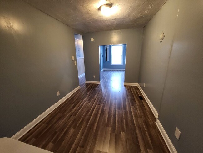 Building Photo - 3Br/1Ba Townhouse