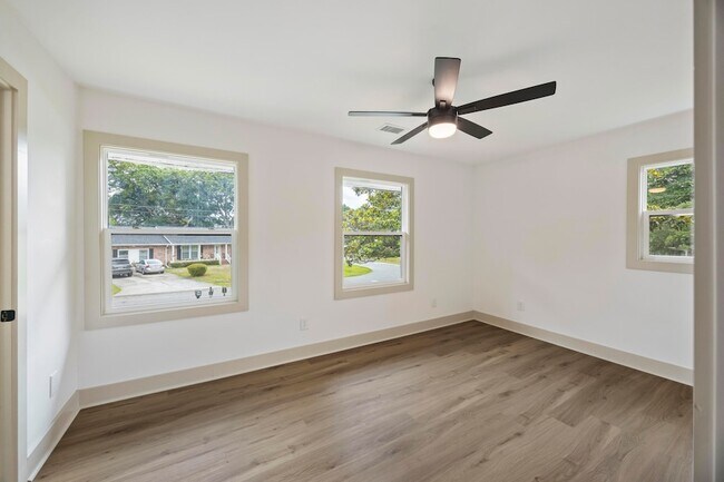 Building Photo - 1411 Westway Dr
