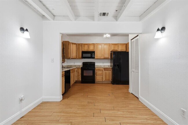 Building Photo - 1215 Porter St