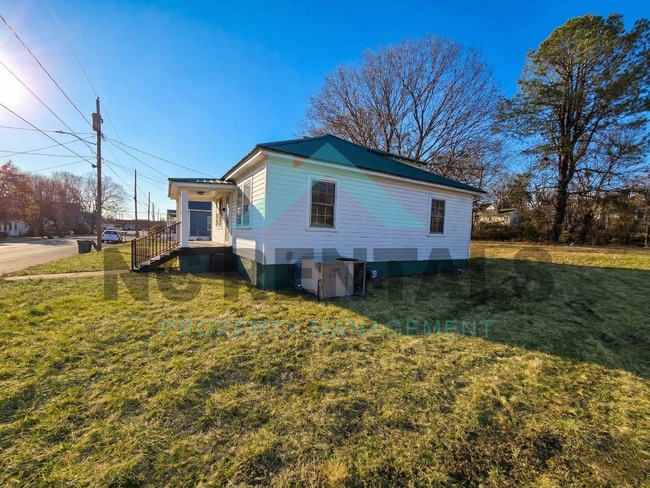 Building Photo - 1318 Front St