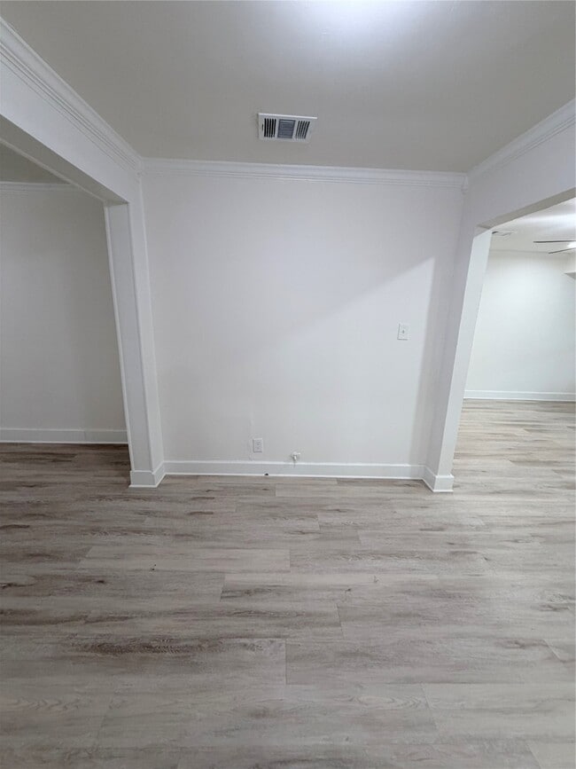 Building Photo - 5451 Oriole St