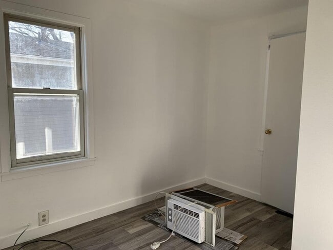 Building Photo - 1014 1st Ave