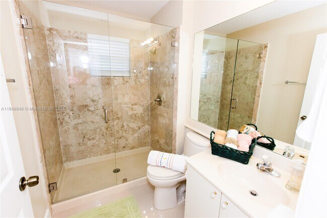 Building Photo - 2983 Oakbrook Dr