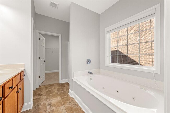 Building Photo - 3329 Rosecliff Trace NE