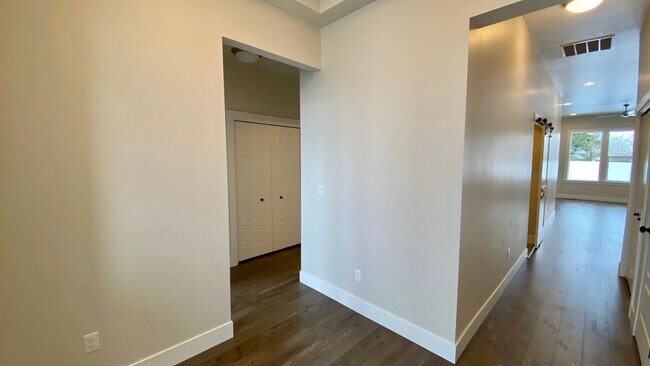 Building Photo - Beautiful Boise Home Available 8/21/26