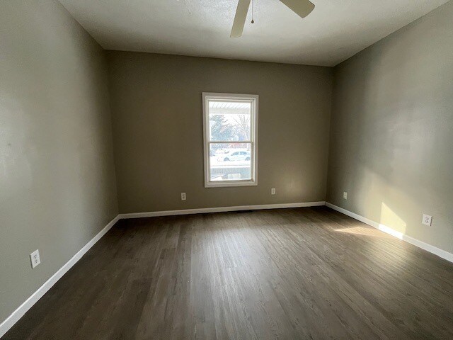 Building Photo - 418 Studebaker St