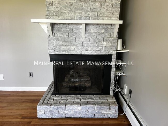 Building Photo - 287 Old County Rd