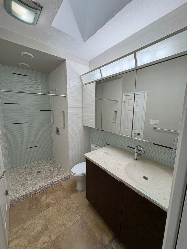 Building Photo - Gorgeous home in Rosedale - Available now!