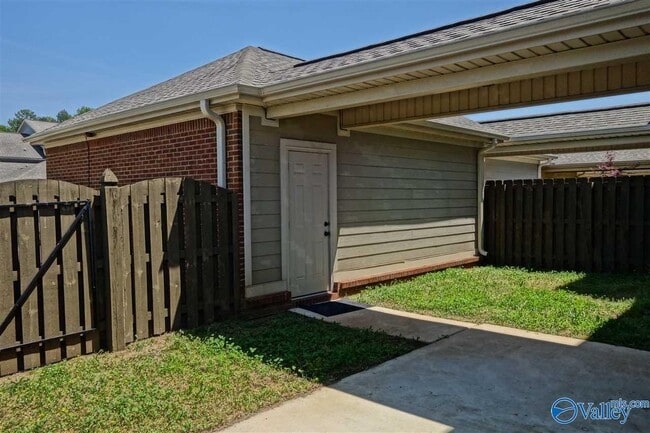 Building Photo - 120 Park Square Ln