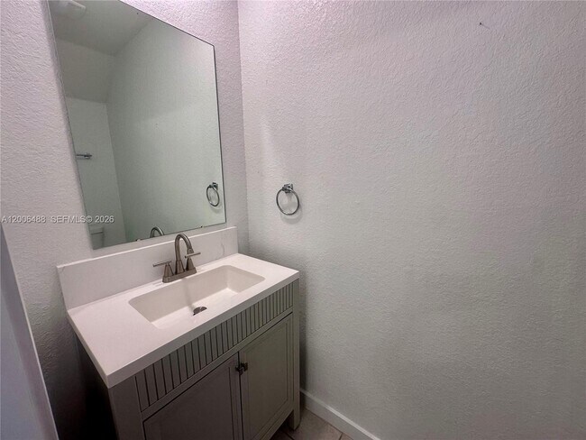 Building Photo - 540 NE 5th Ln