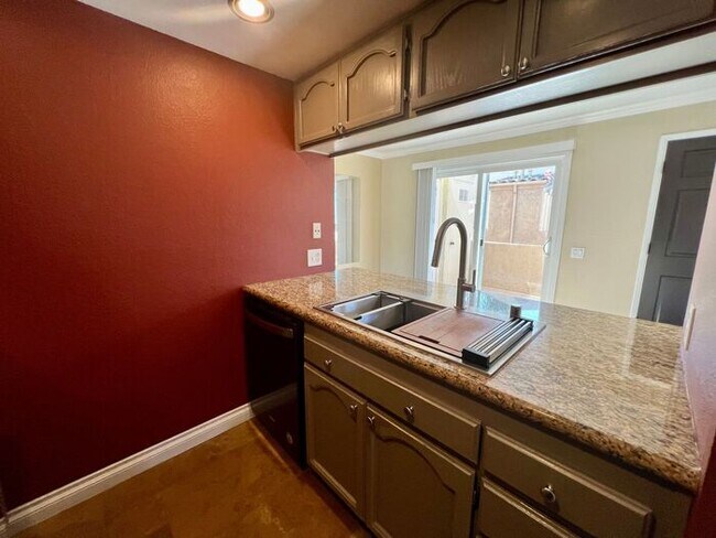 Building Photo - Stunning 2-Bed, 2-Bath Condo in Golden Hill – City Lights Community