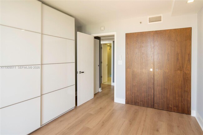 Building Photo - 4000 Towerside Terrace