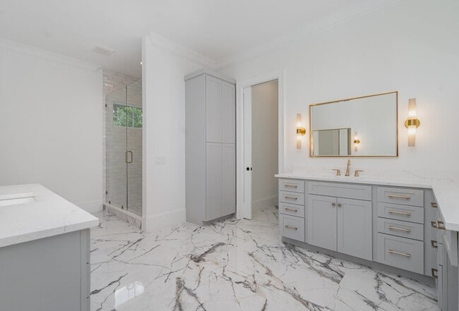 Building Photo - 909B Gale Ln