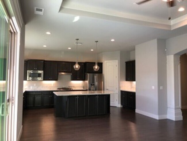 Building Photo - Stunning 3 Bedroom 2 Bath in Fair Oaks, CA