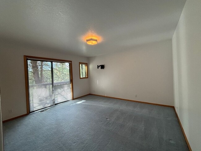 Building Photo - Stunning 3 Bed/ 2.5-Bath Home on the River...
