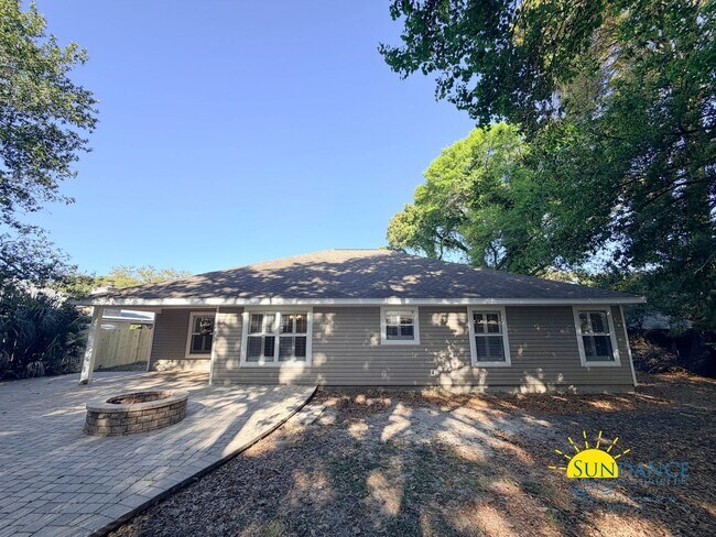 Building Photo - Charming 3-Bedroom Home in Elliott Point, Fort Walton Beach!