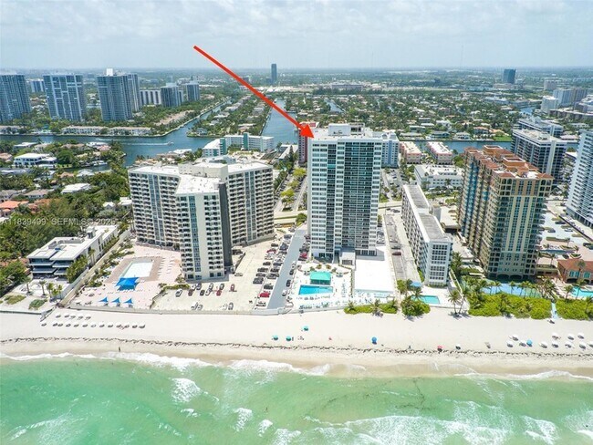 Building Photo - 3140 S Ocean Dr