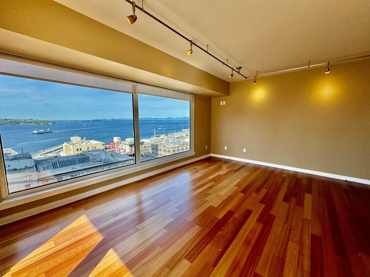 Building Photo - 1415 2nd Ave