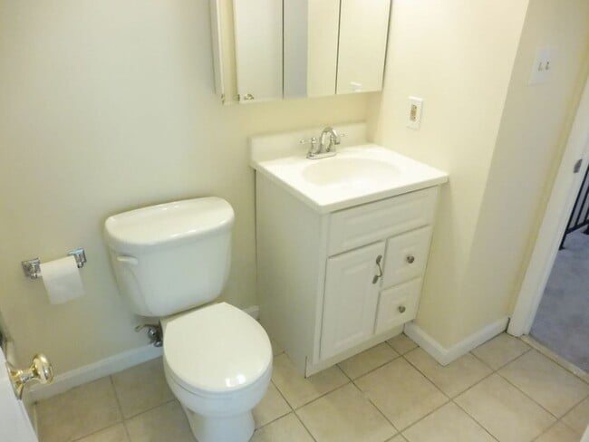 Building Photo - Spacious Townhome in Gaithersburg