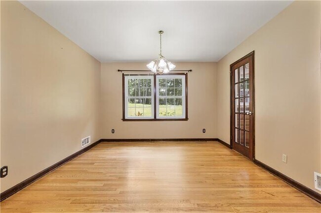 Building Photo - 3082 Briarleaf Dr