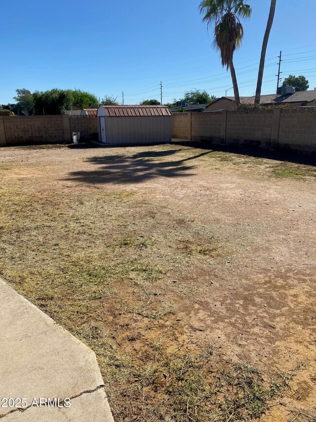 Building Photo - 1821 W Libby St