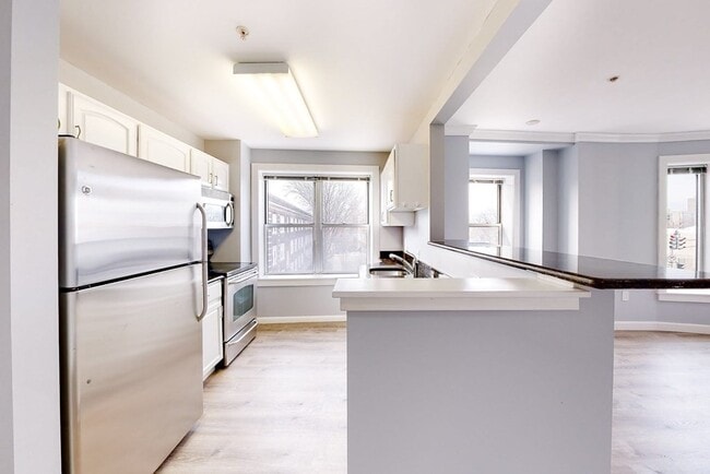Building Photo - 120 Mountfort St