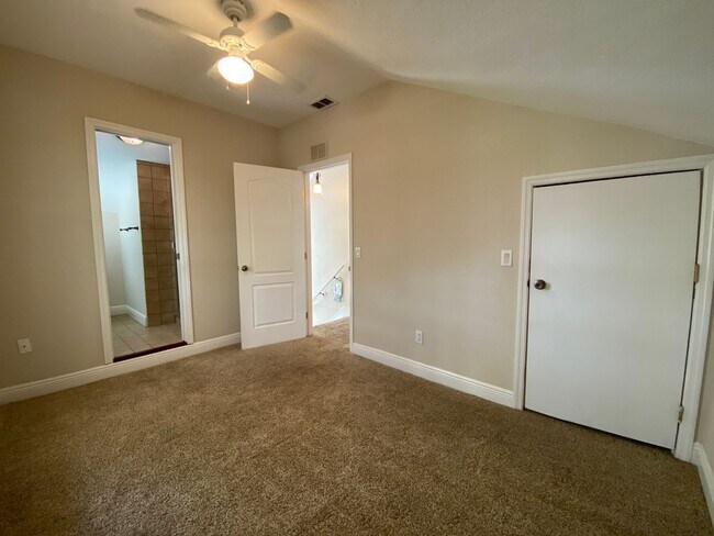 Building Photo - Charming 3 Bed, 3 Bath Home in Lake Davis/...