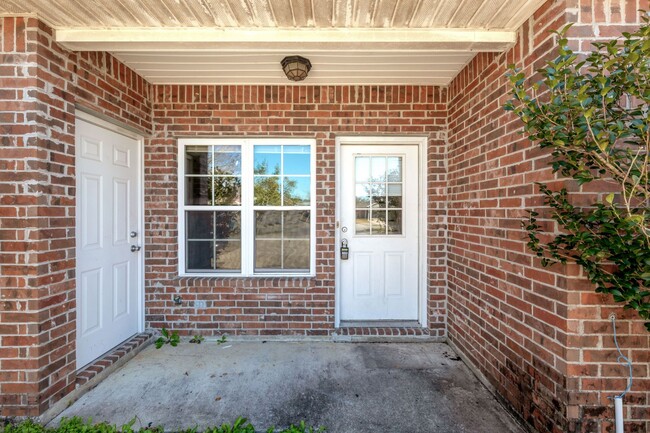 Building Photo - 3 Bedroom 2 Bathroom Lafayette Townhome fo...