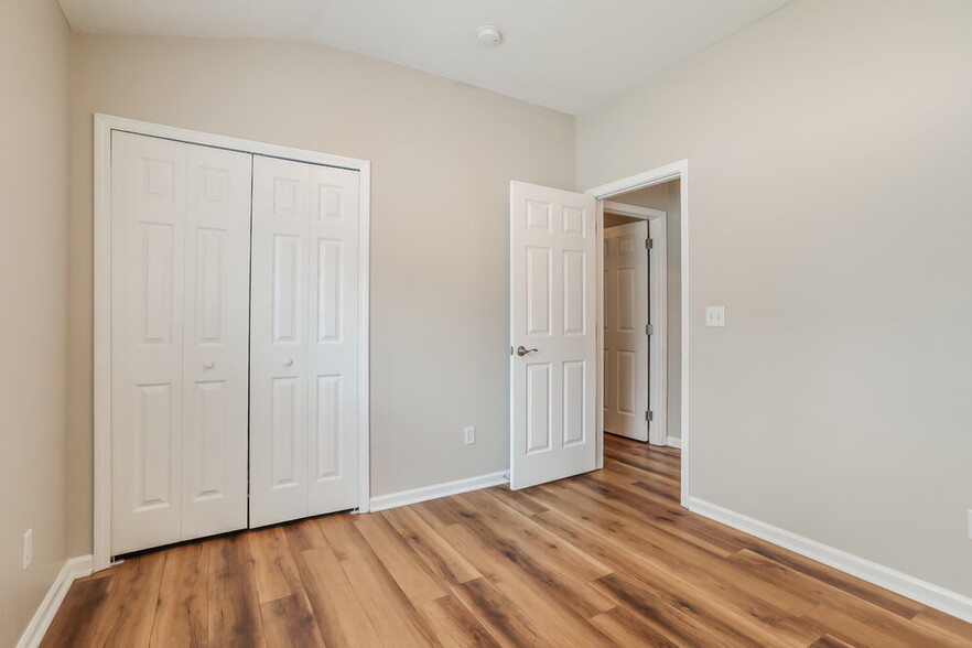 Building Photo - 744 E Cumberland Ct