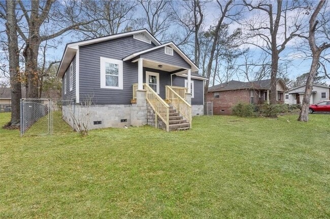 Building Photo - Live Near It All! 3 Bedroom Home in Midtown Savannah