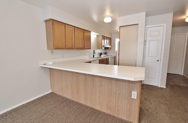Building Photo - 551 N Moffatt Ave