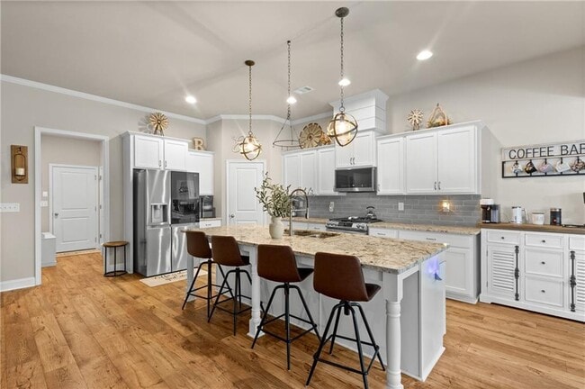 Building Photo - 2121 Charmond Dr